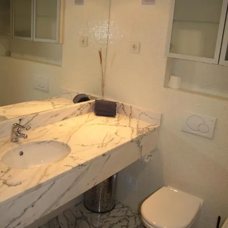 Appartement Homey Luxury Apartment, Direct Access To Pool, Close To & Town With Ac