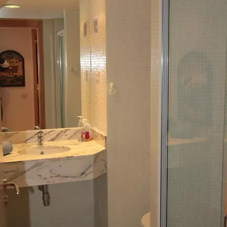 Homey Luxury Apartment, Direct Access To Pool, Close To & Town With Ac *